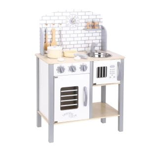 Cocina grande con accesorios