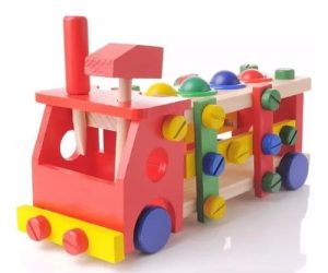 Camion madera con herramientas y pelotas encastre