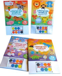 Libro con acuarelas y pincel